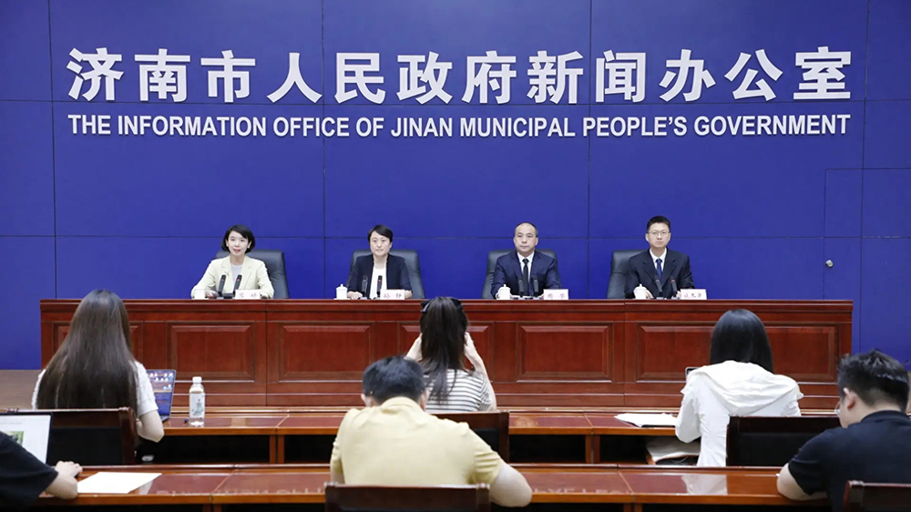 “泉城消費(fèi)提升在行動(dòng)”主題系列新聞發(fā)布會(huì).jpg