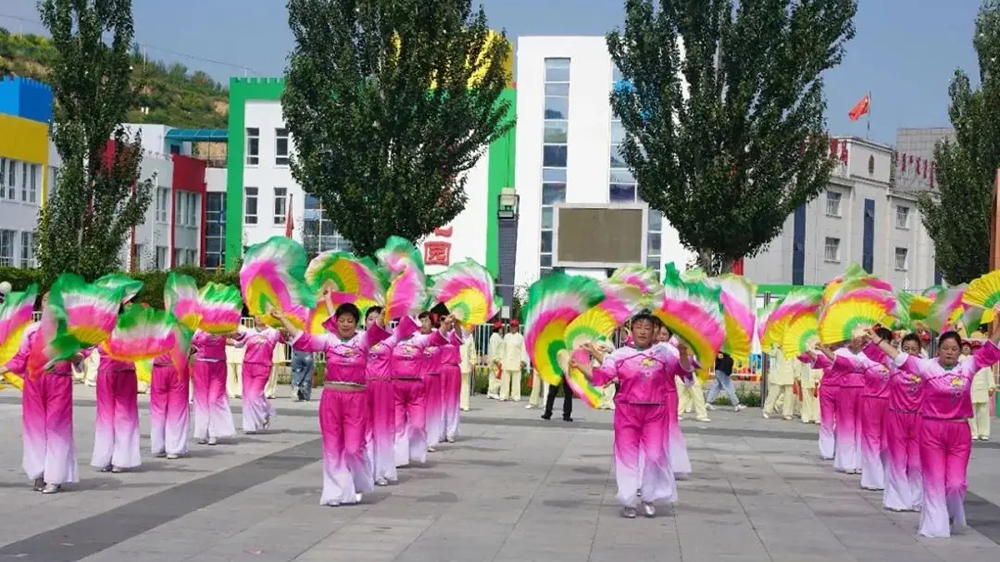 清水河縣第十九屆長(zhǎng)城文化旅游節(jié)現(xiàn)場(chǎng)廣場(chǎng)舞.jpg